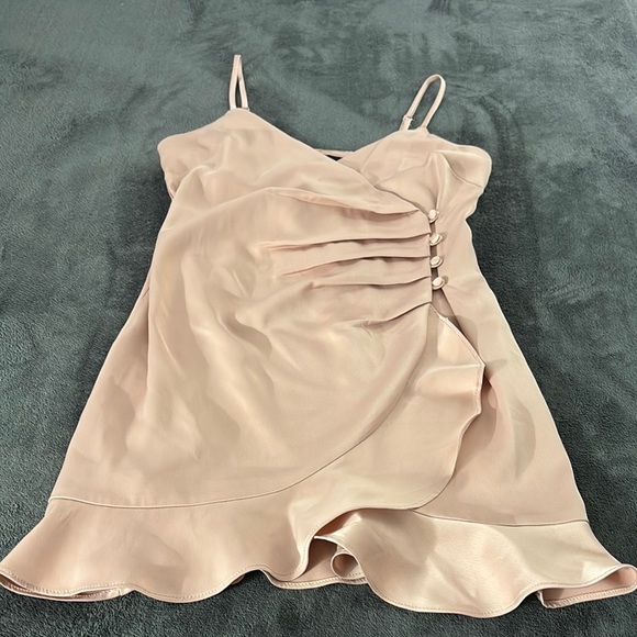 Elegant Cream Sleeveless Dress - Picture 2 of 9